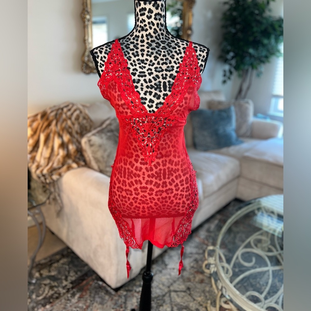 𝐋𝐨𝐯𝐞𝐫𝐬 𝐋𝐚𝐧𝐞 Red Nighty